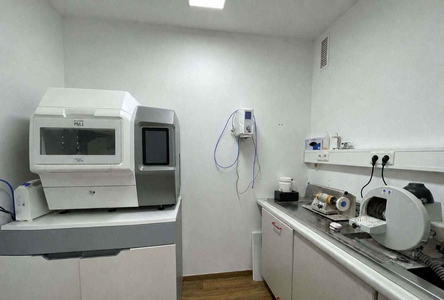 Moderne, digitalisierte Zwei- oder Mehrbehandlerpraxis mit Implantologie, Eigenlabor und CAD/CAM im Kreis Gütersloh auf 295qm | 376944