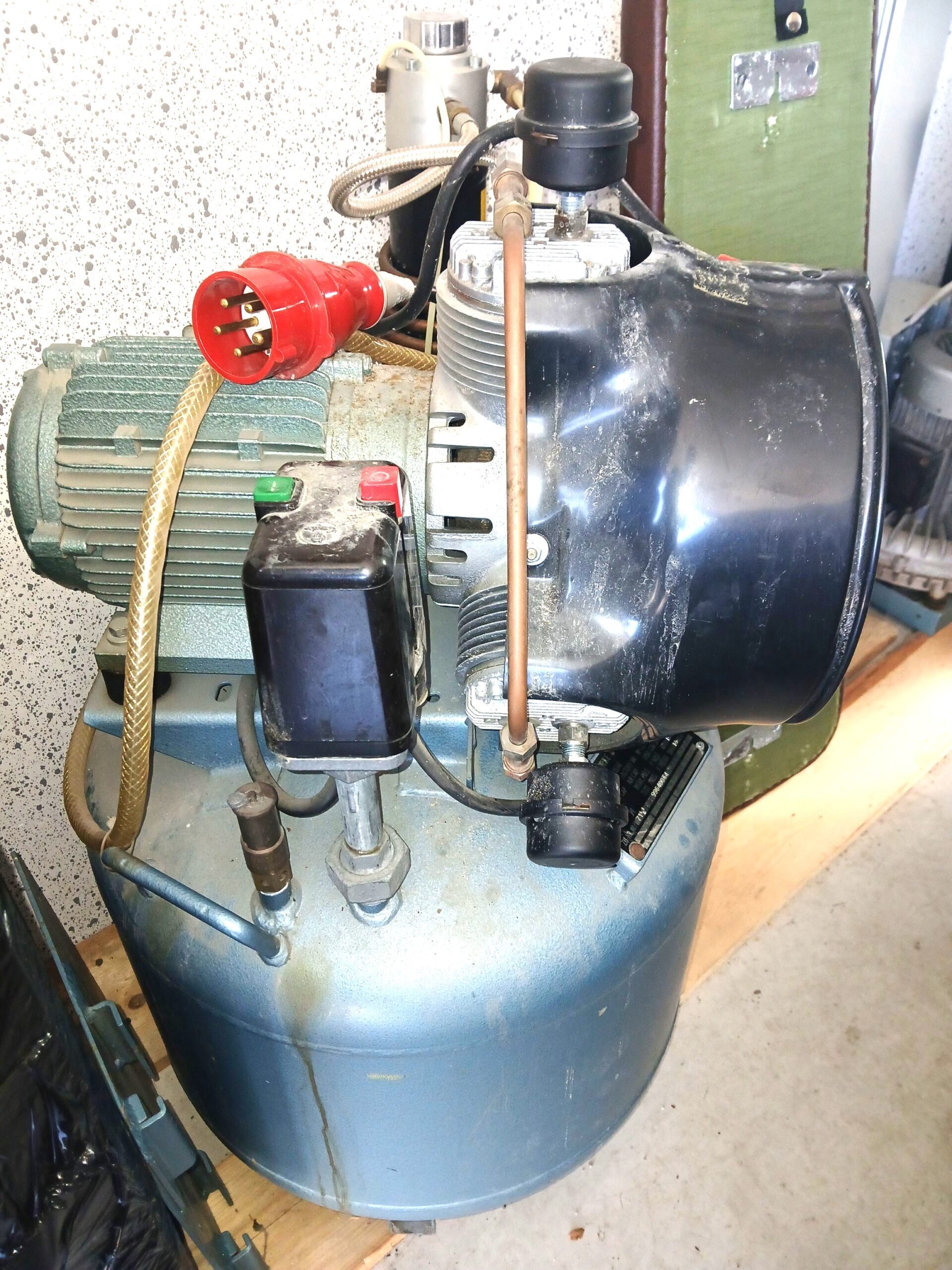 Dürr 3621 Kompressor Dental Trockenluft+ Saugmaschine trocken ölfrei 75L 3 Zyl. | 376369