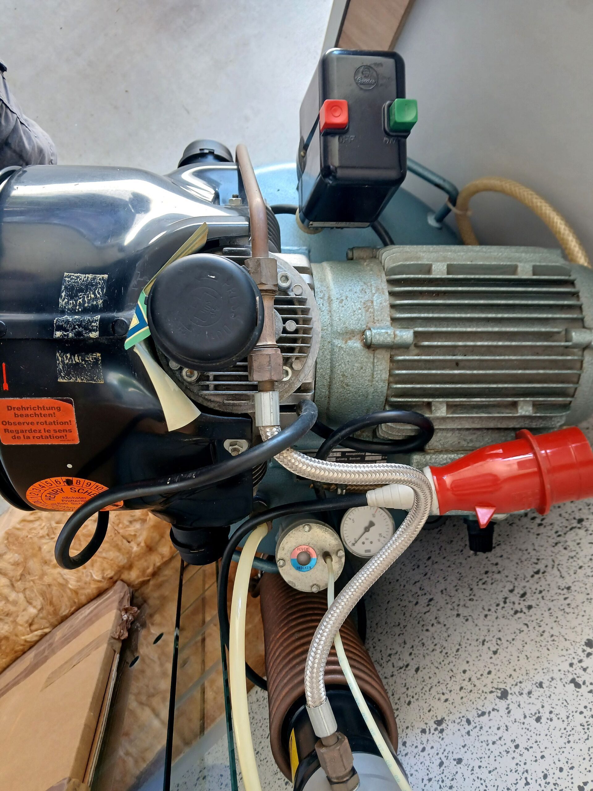 Dentalkompressor Dürr 3621 Bulle mitTrockenpatrone 75L 3 Zyl.für 4 BEH | 376669