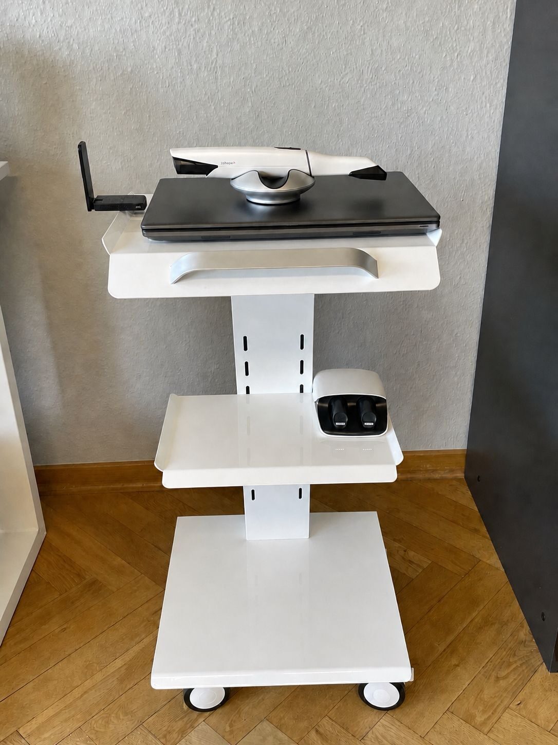 Moderne, digitalisierte Zwei- oder Mehrbehandlerpraxis mit Implantologie, Eigenlabor und CAD/CAM im Kreis Gütersloh auf 295qm | 376938