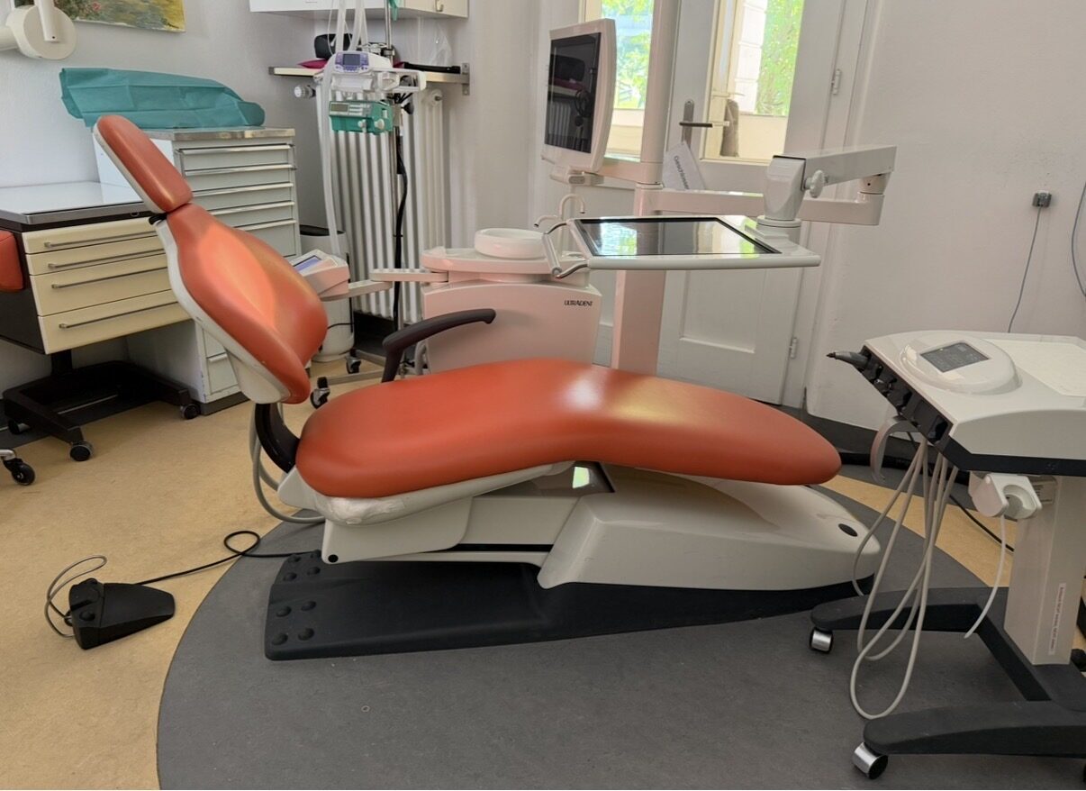 Ultradent 3000/4 voll funktionsfähig, bis jetzt in Gebrauch, neue Behandlungsleuchte | 376748
