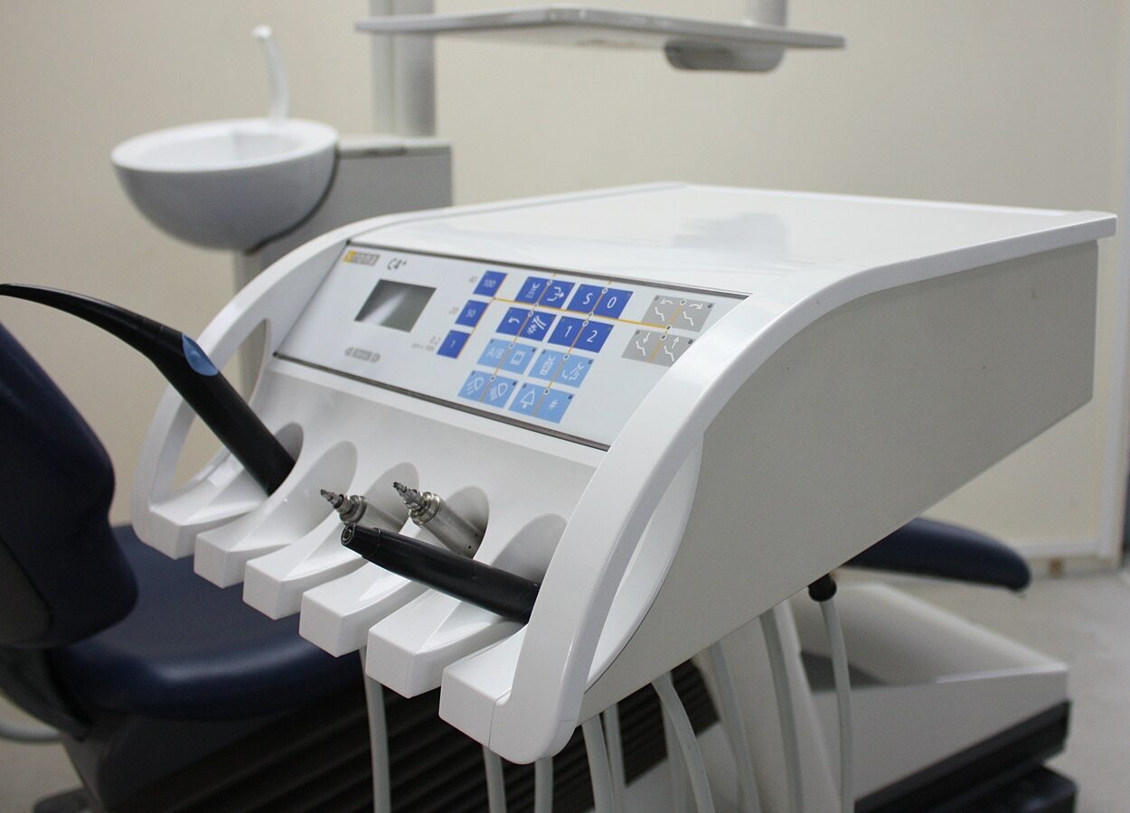 Sirona Behandlungseinheit C4+ Zahnarztstuhl Refurbished | 376878