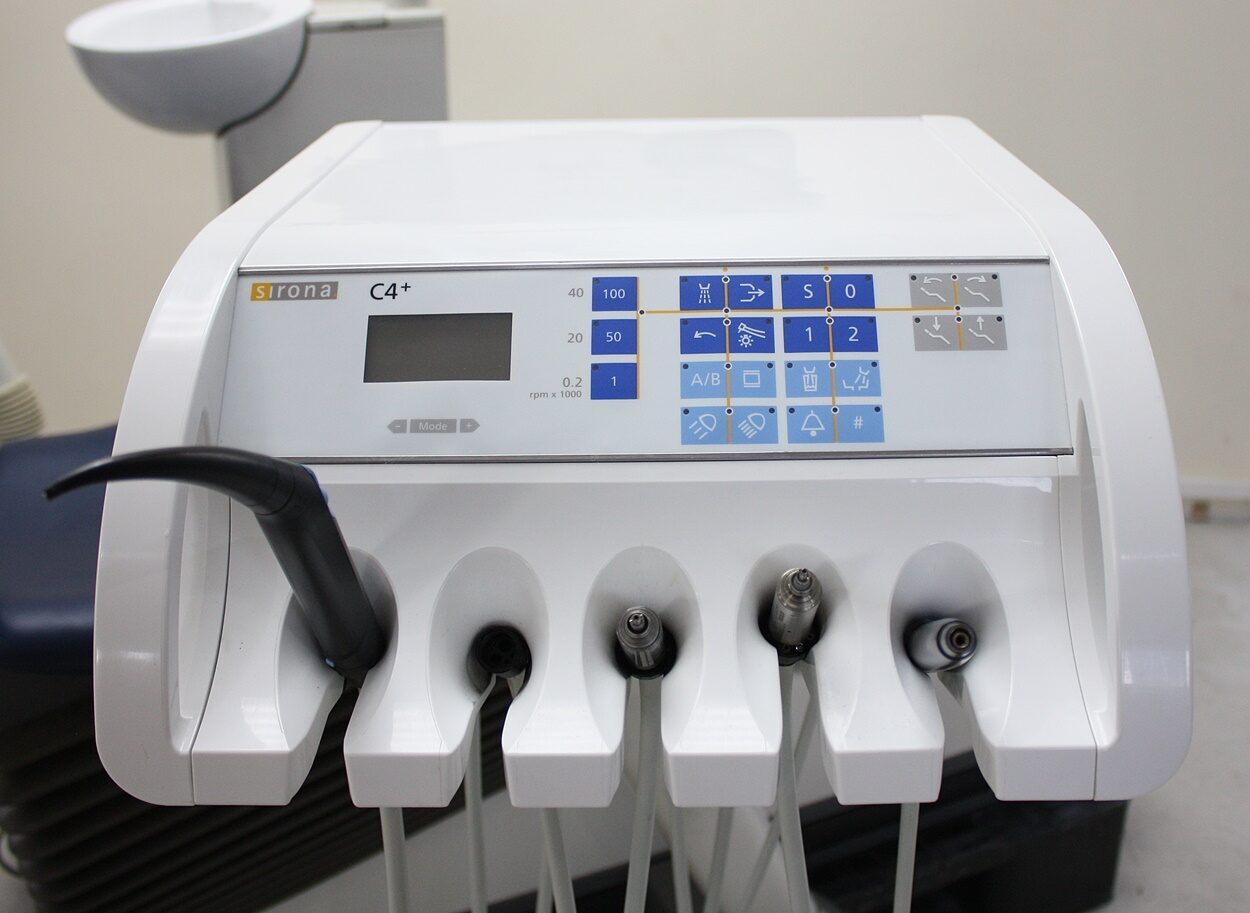 Sirona Behandlungseinheit C4+ Zahnarztstuhl Refurbished | 376879