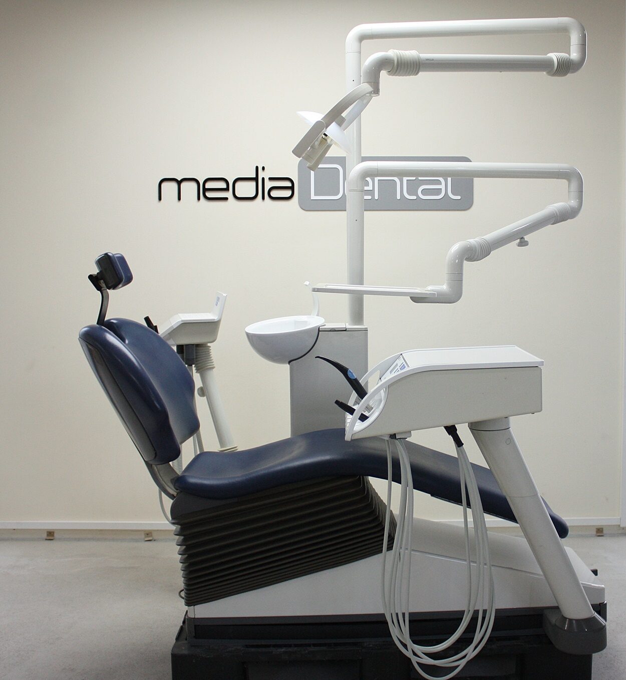 Sirona Behandlungseinheit C4+ Zahnarztstuhl Refurbished | 376880