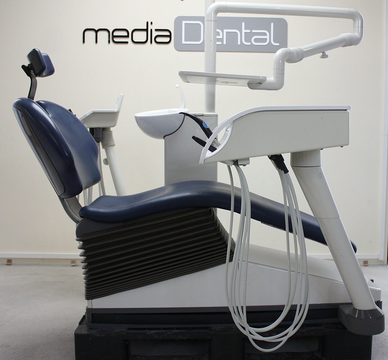 Sirona Behandlungseinheit C4+ Zahnarztstuhl Refurbished | 376881