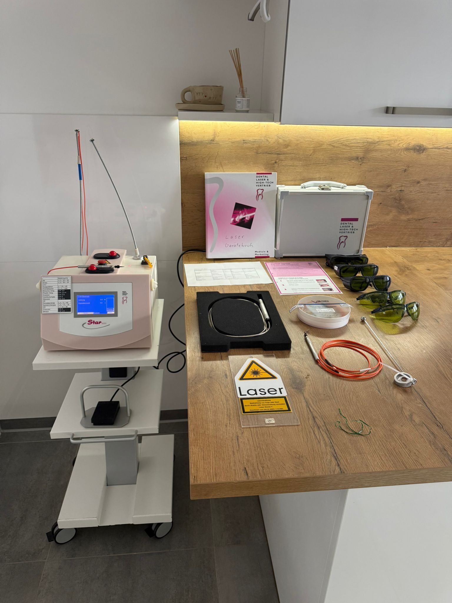 Albers Laser Star mini 103 HNO Diodenlaser Laser Veterinary + Gerätewagen | 383114