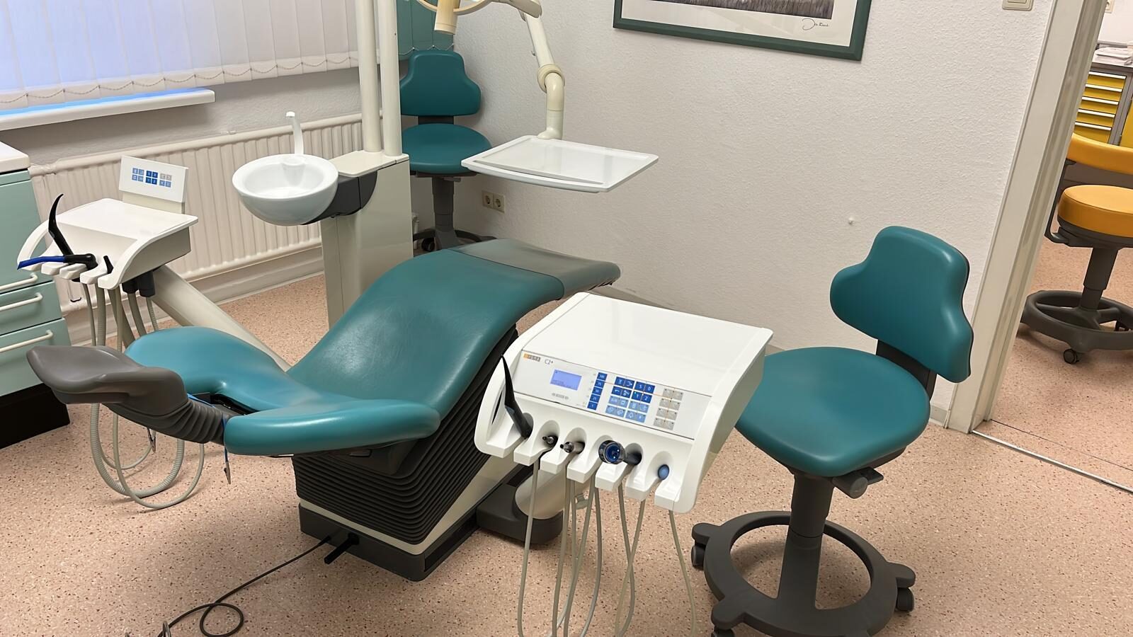 Sirona C2+ Behandlungseinheit inkl. 6 Monate Gewährleistung – werkstattgeprüft und aufgearbeitet | 382406