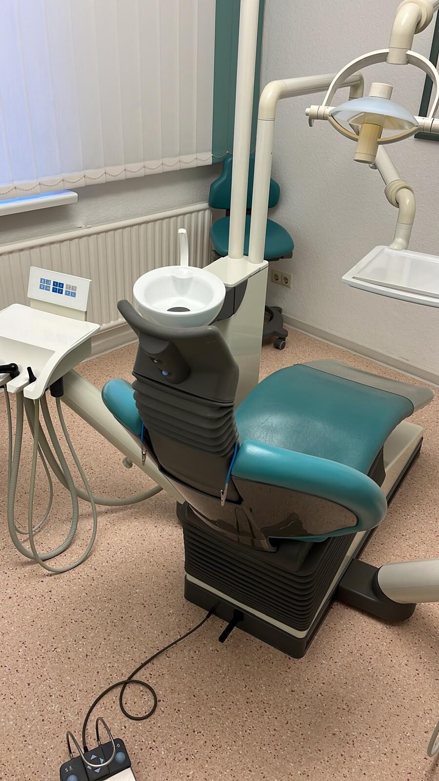 Sirona C2+ Behandlungseinheit inkl. 6 Monate Gewährleistung – werkstattgeprüft und aufgearbeitet | 382407
