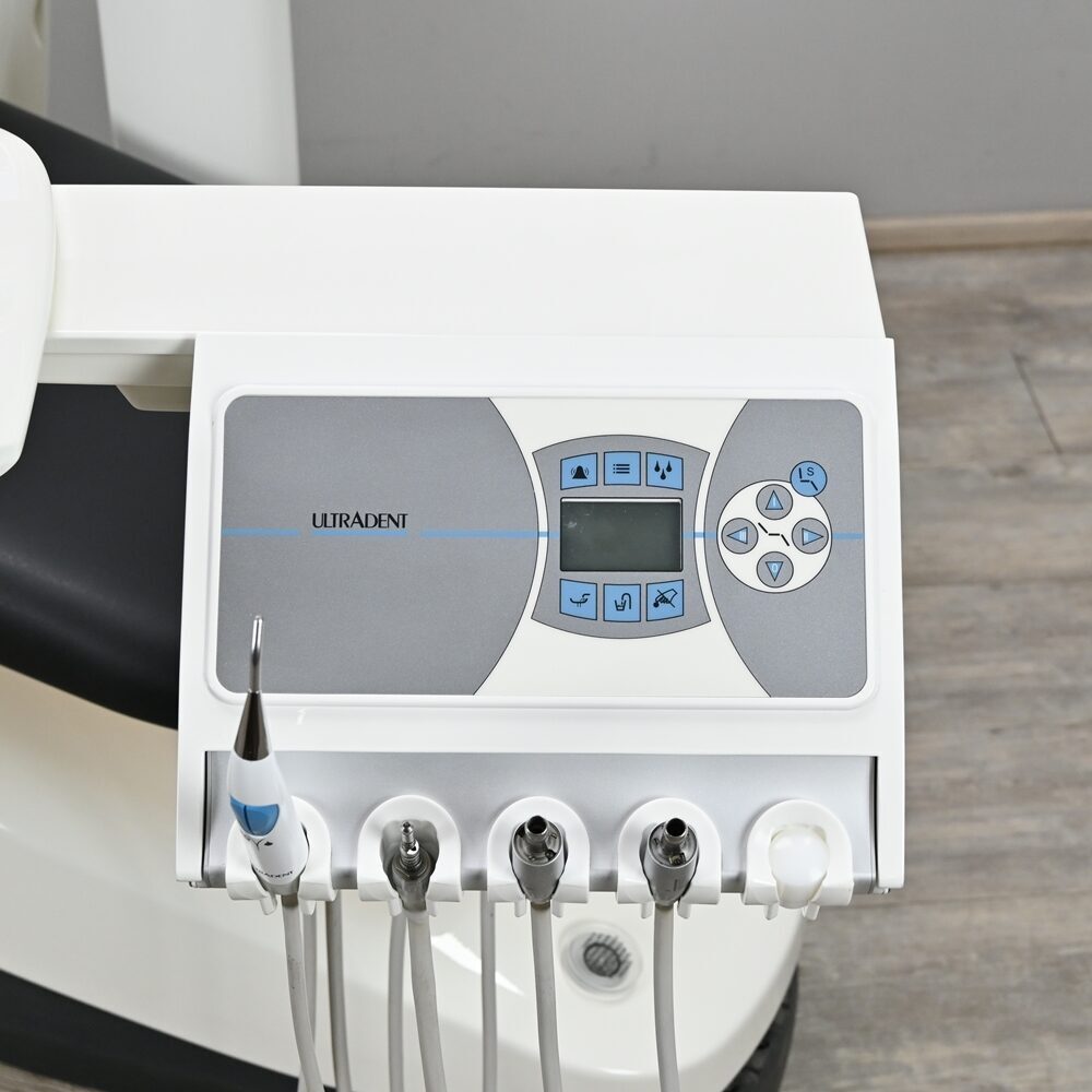 Ultradent UT1322 Behandlungseinheit Trockenabsaugung gebraucht & generalüberholt | 384407
