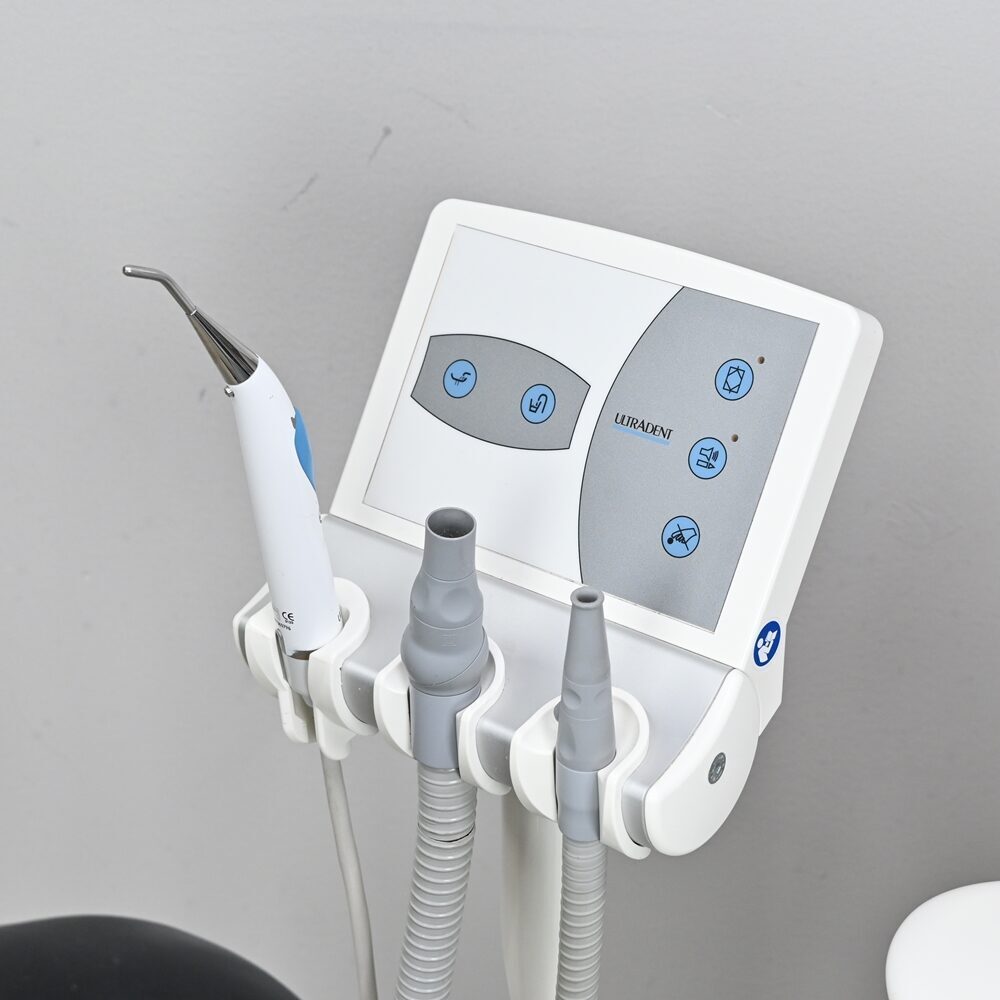 Ultradent UT1322 Behandlungseinheit Trockenabsaugung gebraucht & generalüberholt | 384406