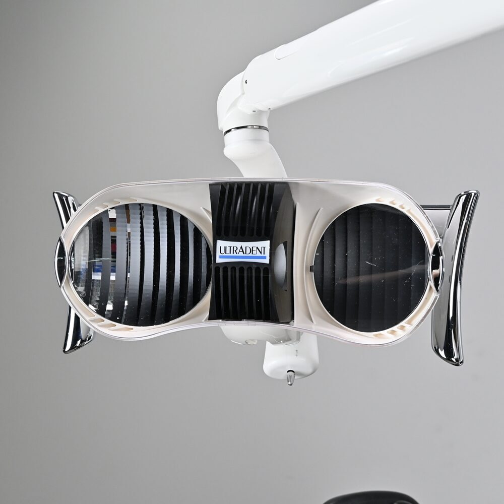 Ultradent UT1322 Behandlungseinheit Trockenabsaugung gebraucht & generalüberholt | 384403