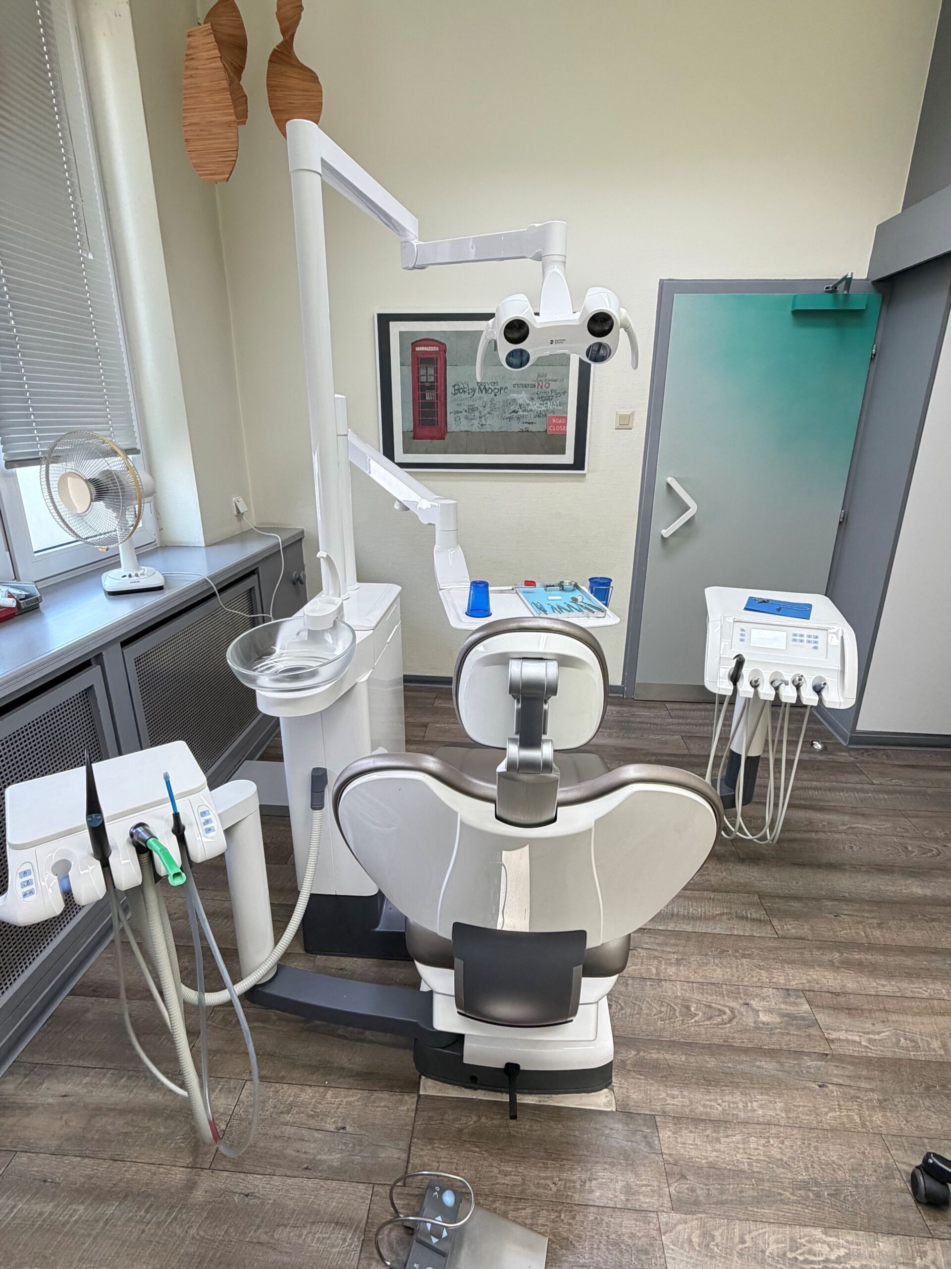 Sirona Sinius TS Behandlungseinheit top gepflegt, ab 09.2026 verfügbar | 385003