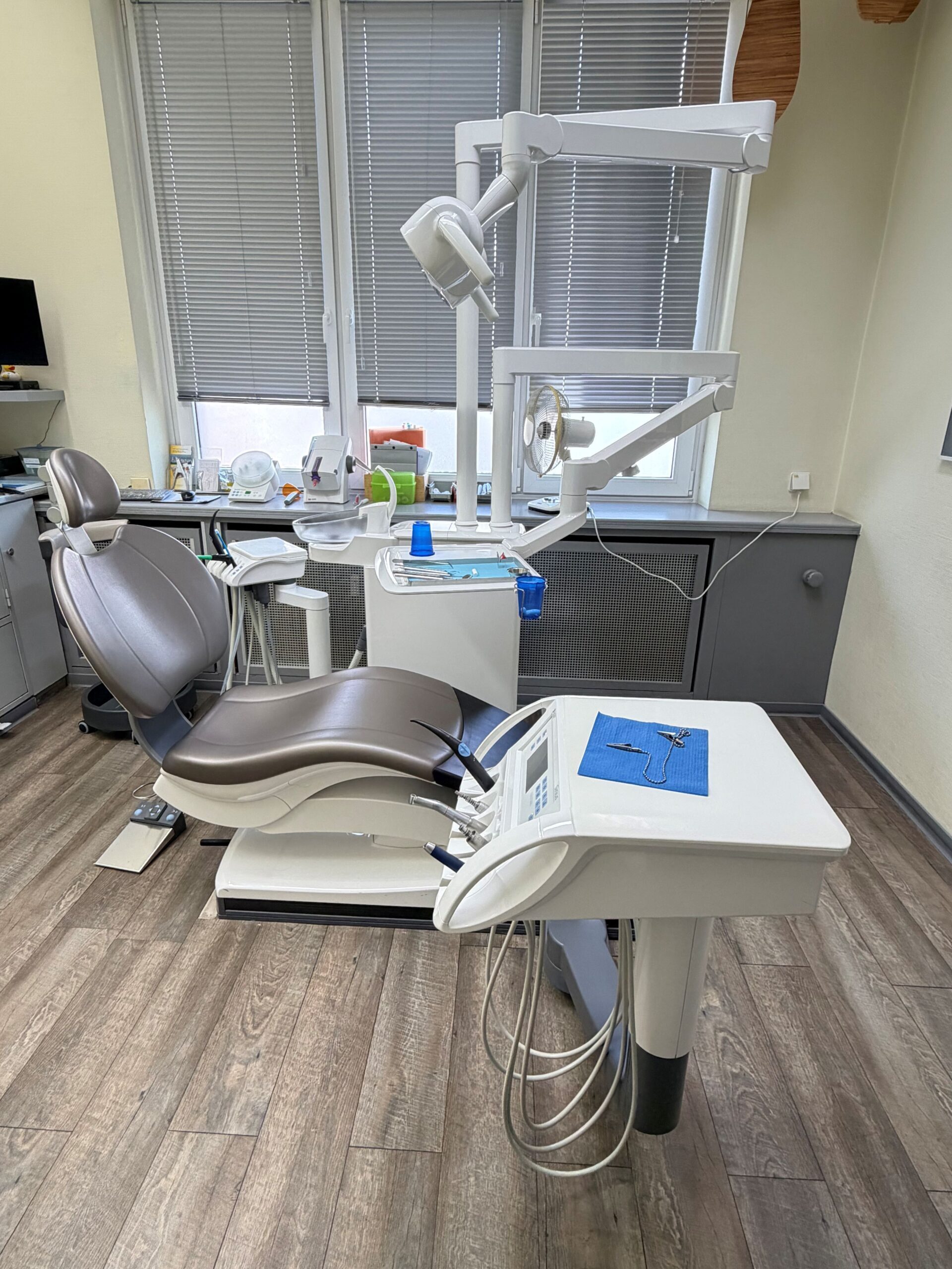 Sirona Sinius TS Behandlungseinheit top gepflegt, ab 09.2026 verfügbar | 385007