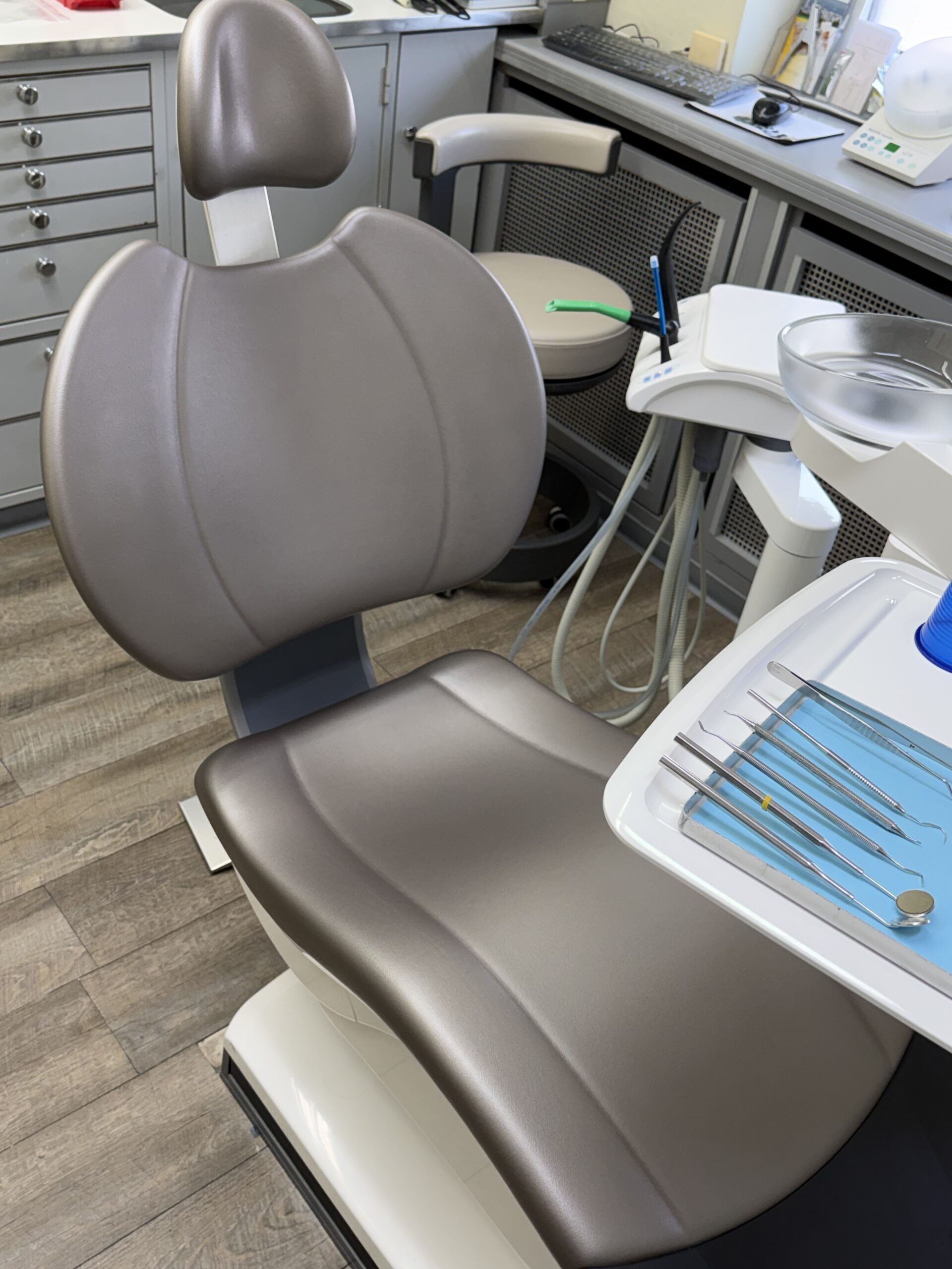 Sirona Sinius TS Behandlungseinheit top gepflegt, ab 09.2026 verfügbar | 385008