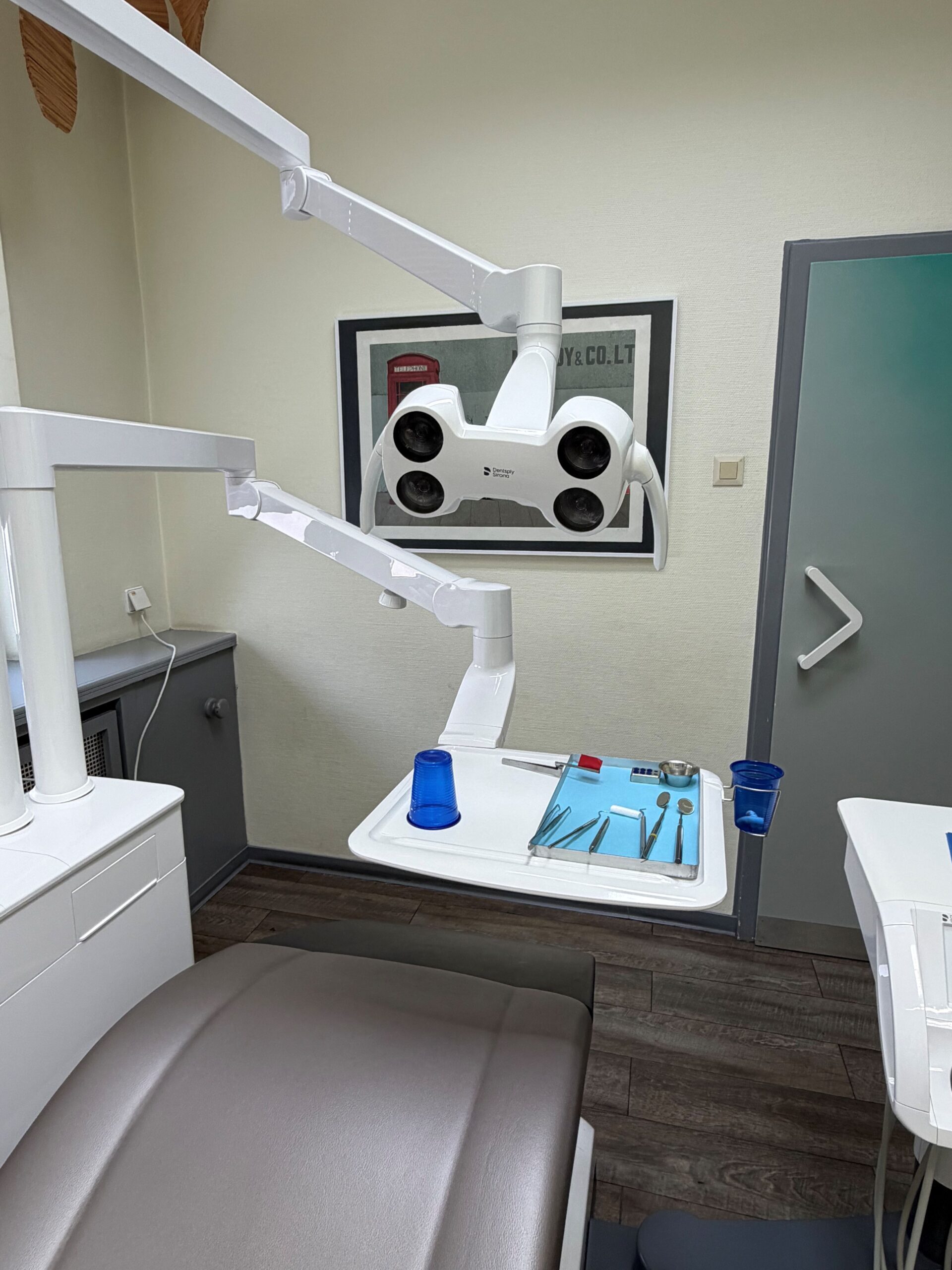 Sirona Sinius TS Behandlungseinheit top gepflegt, ab 09.2026 verfügbar | 385010