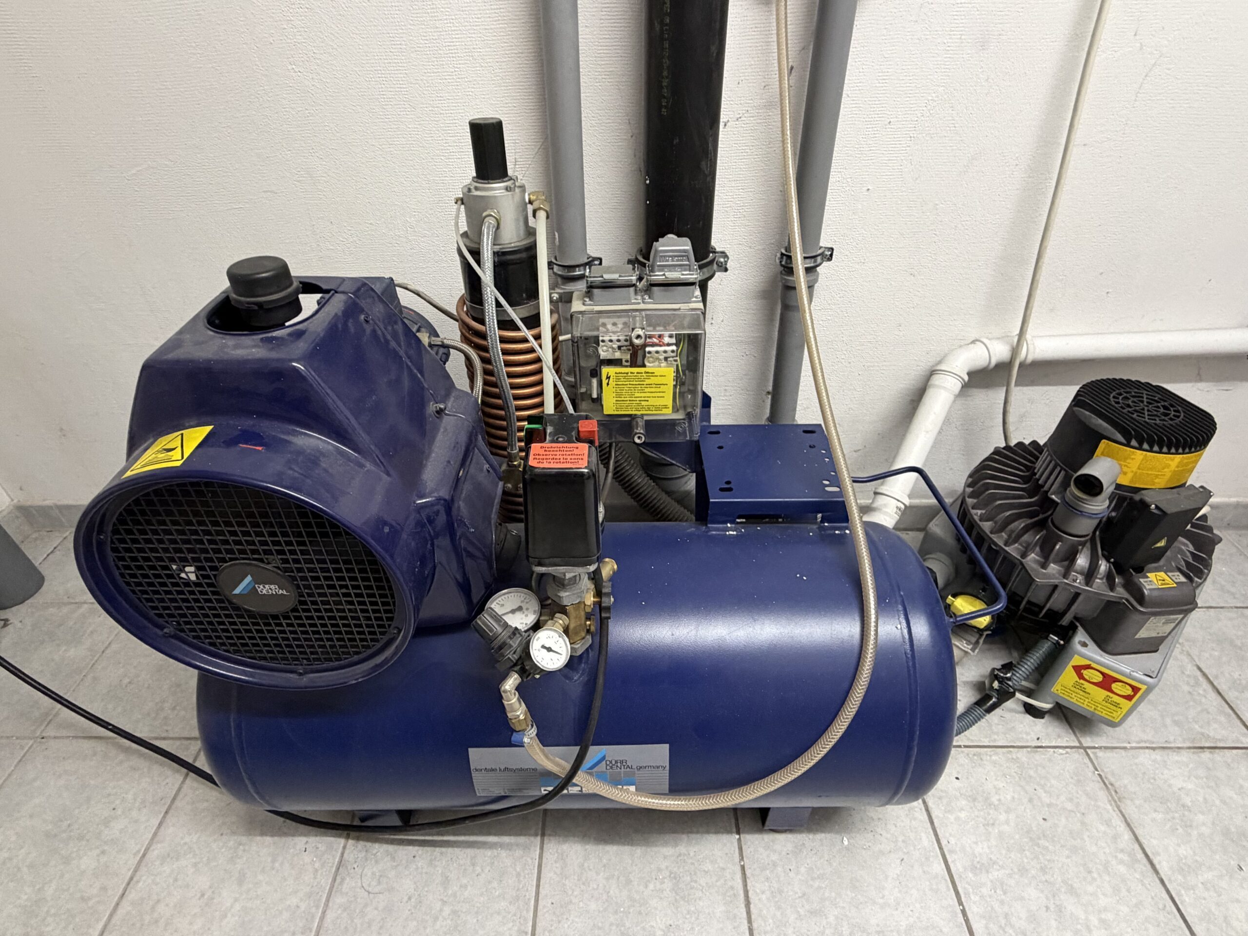 Dürr Dental Kompressor mit Dietz-Motor (DR 90L/ 4 P), in Betrieb | 384616