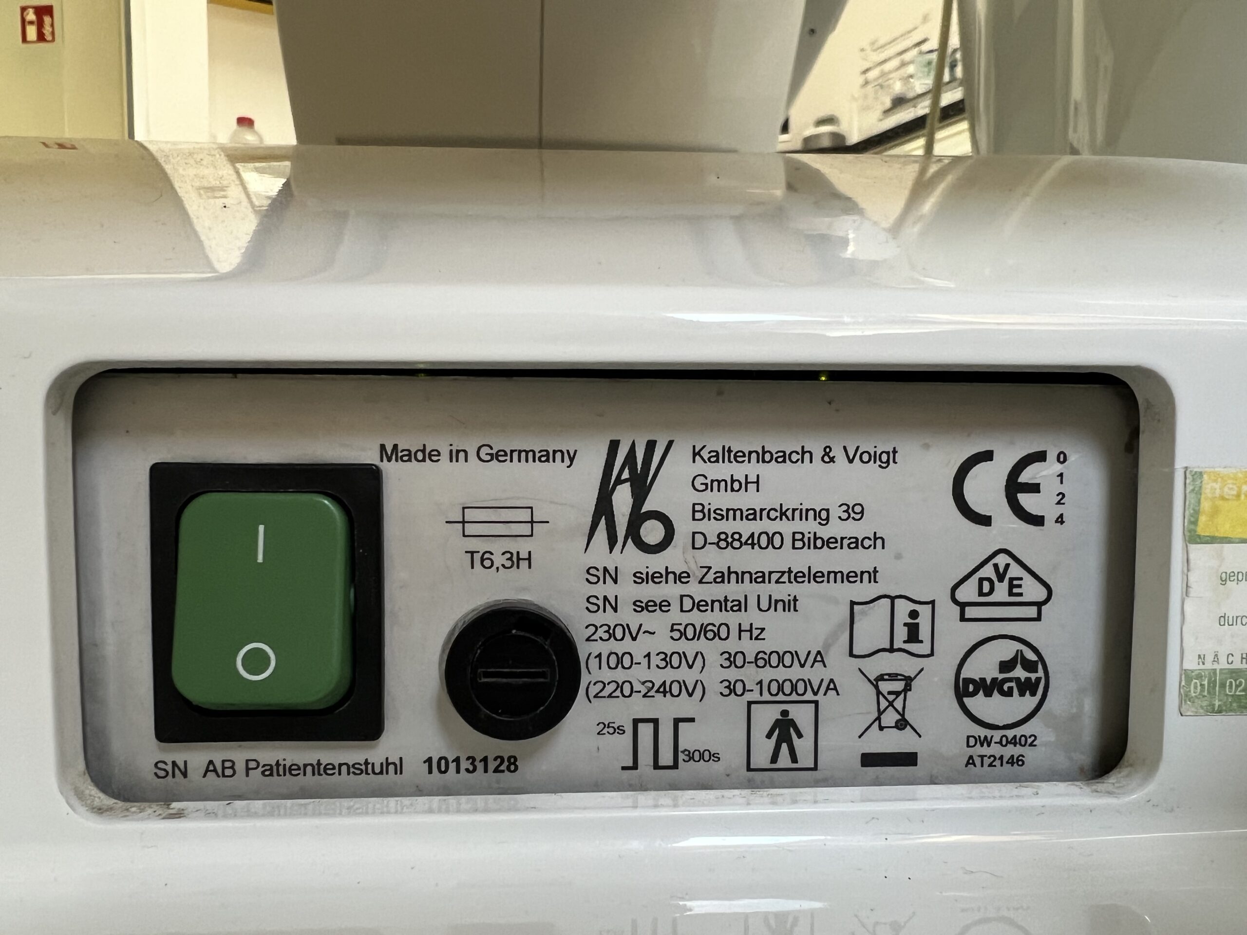 Kavo Estetica 1065 S, Zahnarztstuhl/Behandlungseinheit mit Monitor & OP-Lampe | 384088