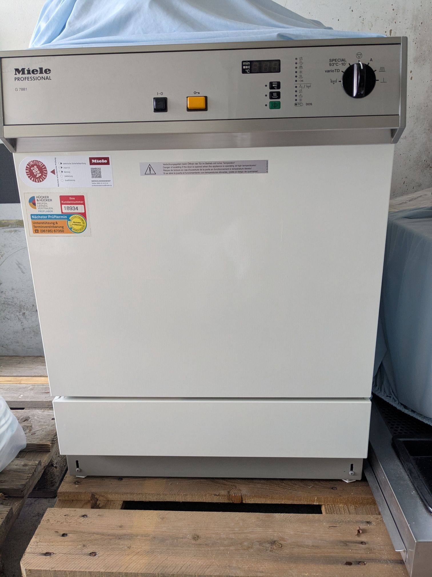 Reinigungs- und Desinfektionsgerät Miele G7881 mit Dosiermodul G20 | 384337