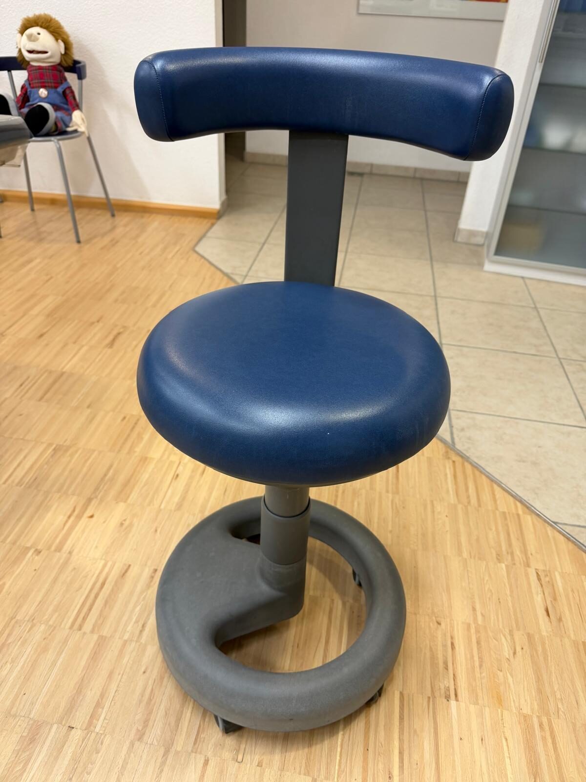 Ergonomischer Praxis Arbeitsstuhl / Rollhocker Blau – Zahnarzt Assistenzstul | 384792