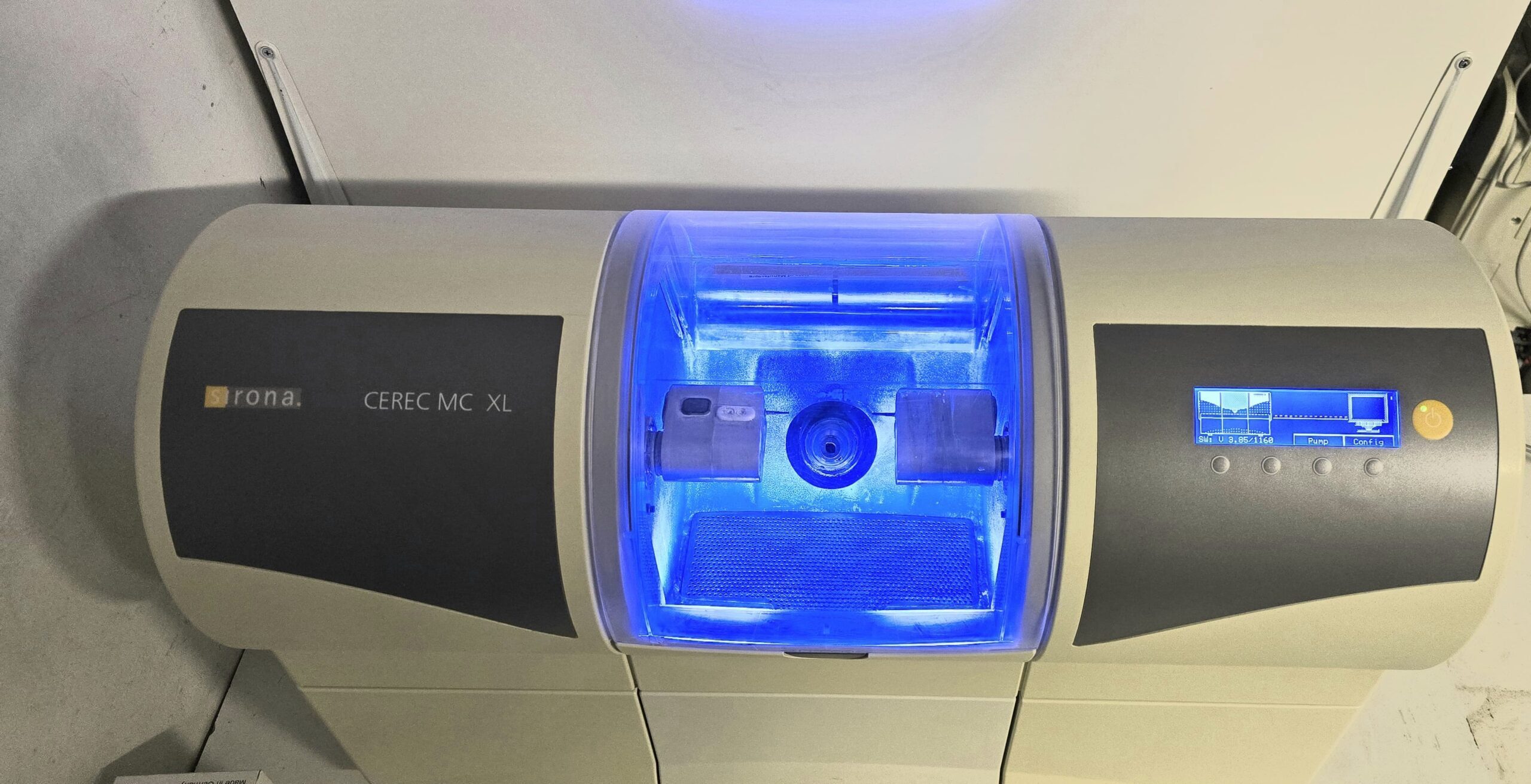 Sirona CEREC MC XL Schleif-/Fräsgerät Dental-Fräsmaschine D3439 | 384528