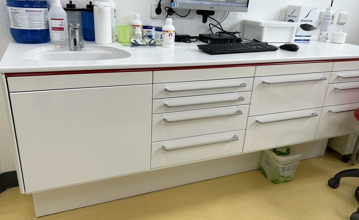 Dental ART 4er Behandlungszeile – Schrankzeile für die Zahnarztpraxis | 385906