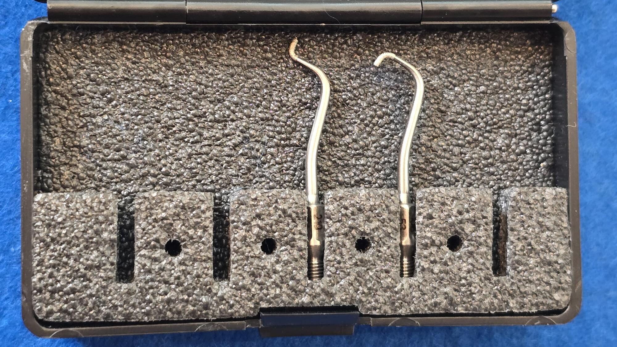 Approximal-Set nach KALLA von Hu-Friedy, Neu: Komplettes Kurs-Set mit 2 x KaVo SONICflex Approximal-Spitzen mesial & distal | 409794