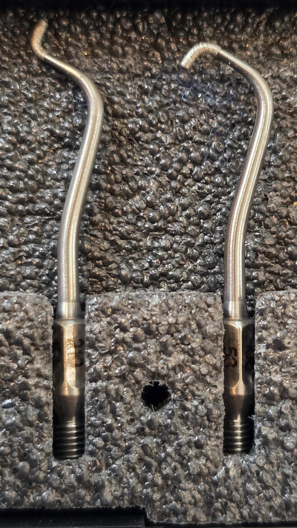 Approximal-Set nach KALLA von Hu-Friedy, Neu: Komplettes Kurs-Set mit 2 x KaVo SONICflex Approximal-Spitzen mesial & distal | 409795