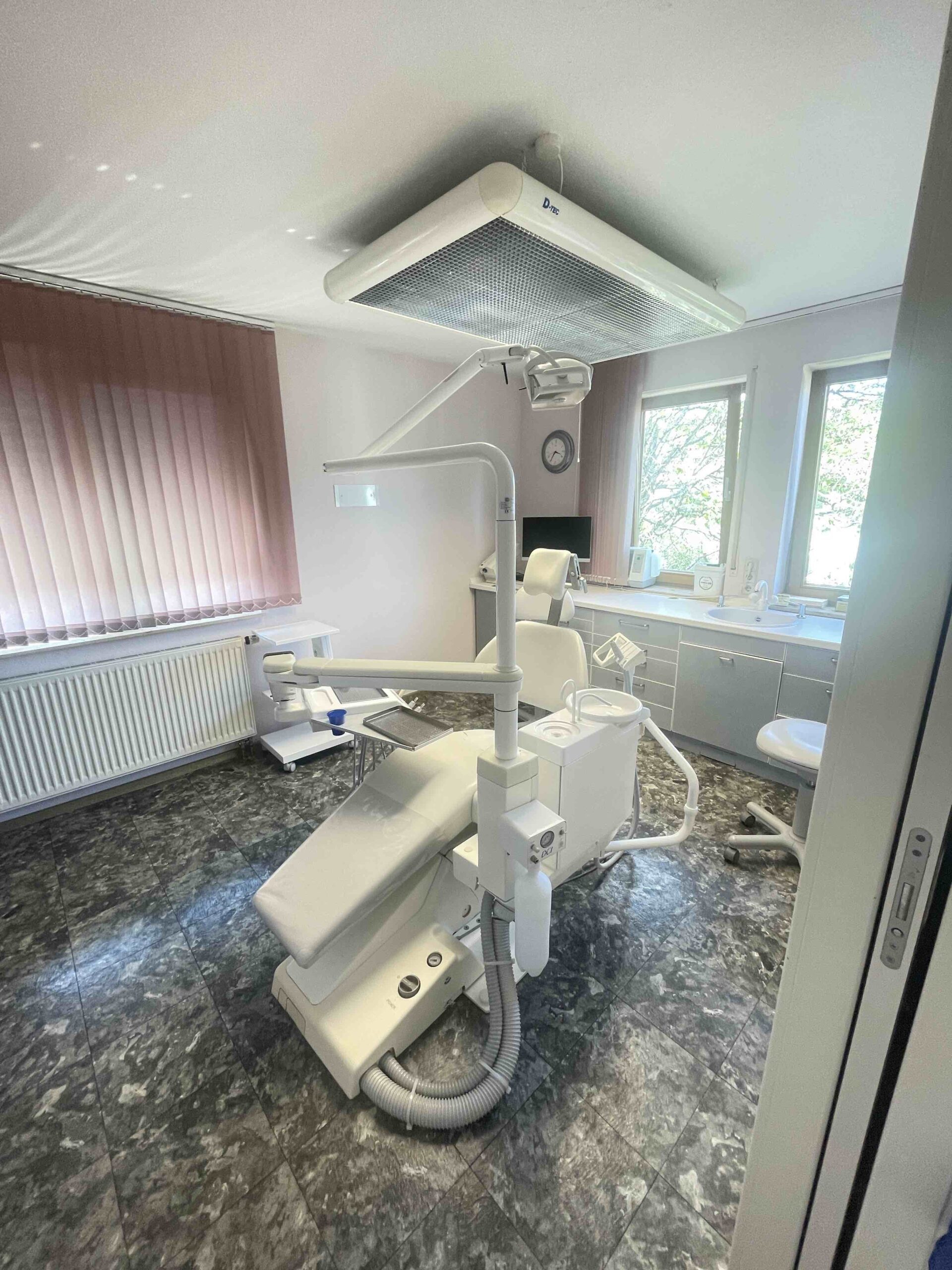 2 Wohnungen / Zahnarztpraxis Betriebsbereit auf 140 m² Implantologie | 388207