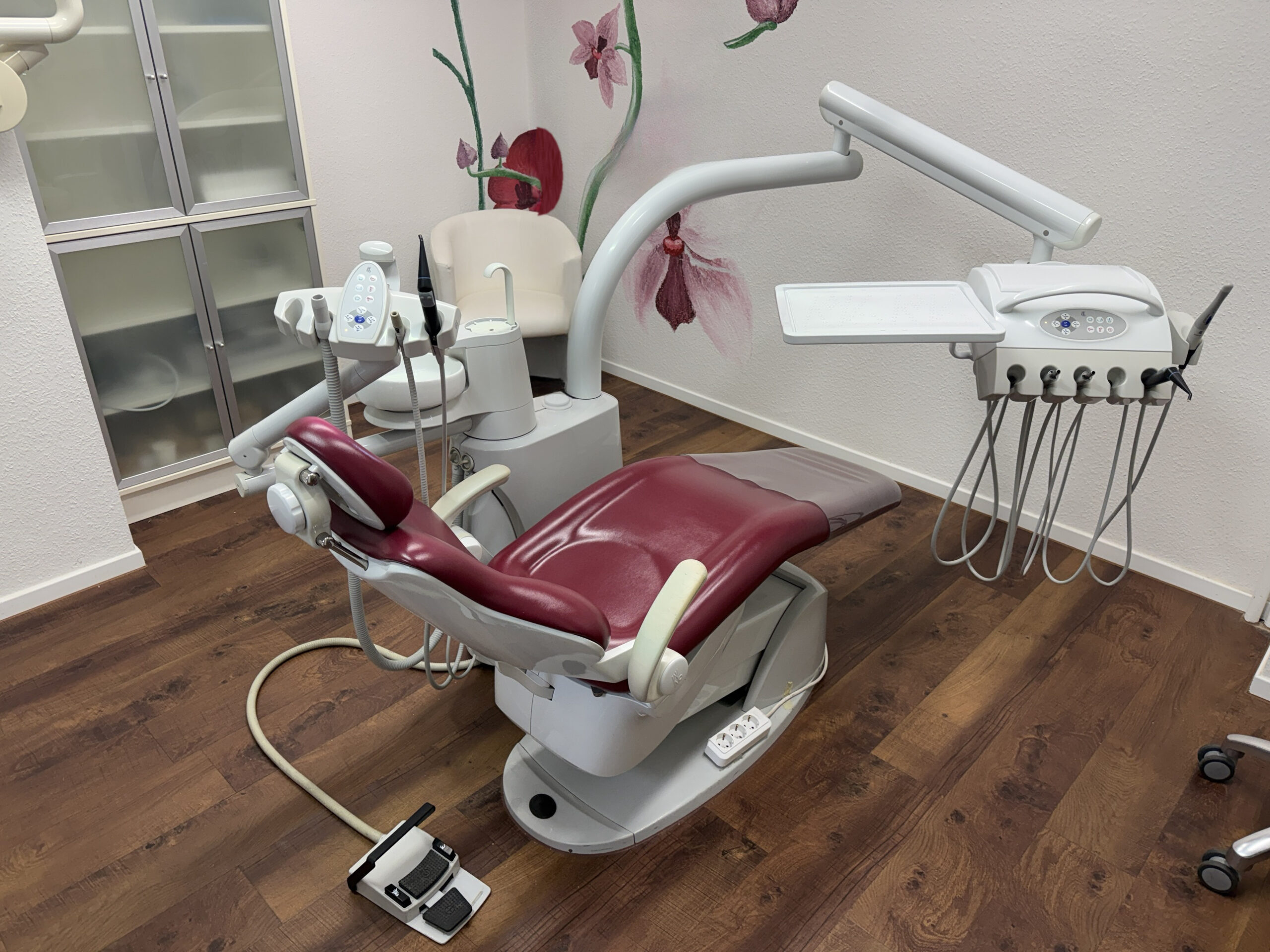 KaVo Primus 1058 TM Behandlungseinheit Zahnarztstuhl + 2 Arbeitsstühle | 388853