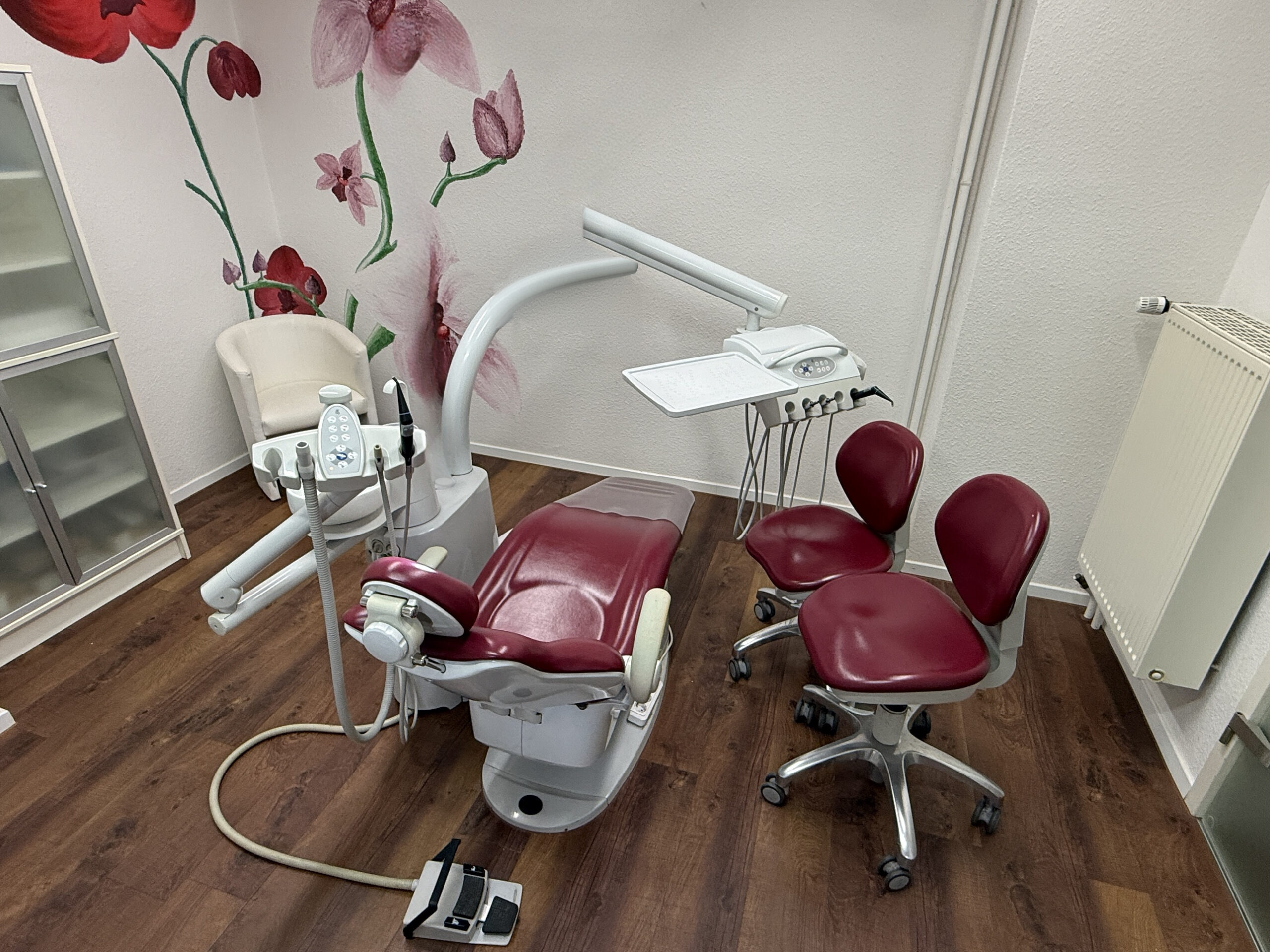KaVo Primus 1058 TM Behandlungseinheit Zahnarztstuhl + 2 Arbeitsstühle | 388855