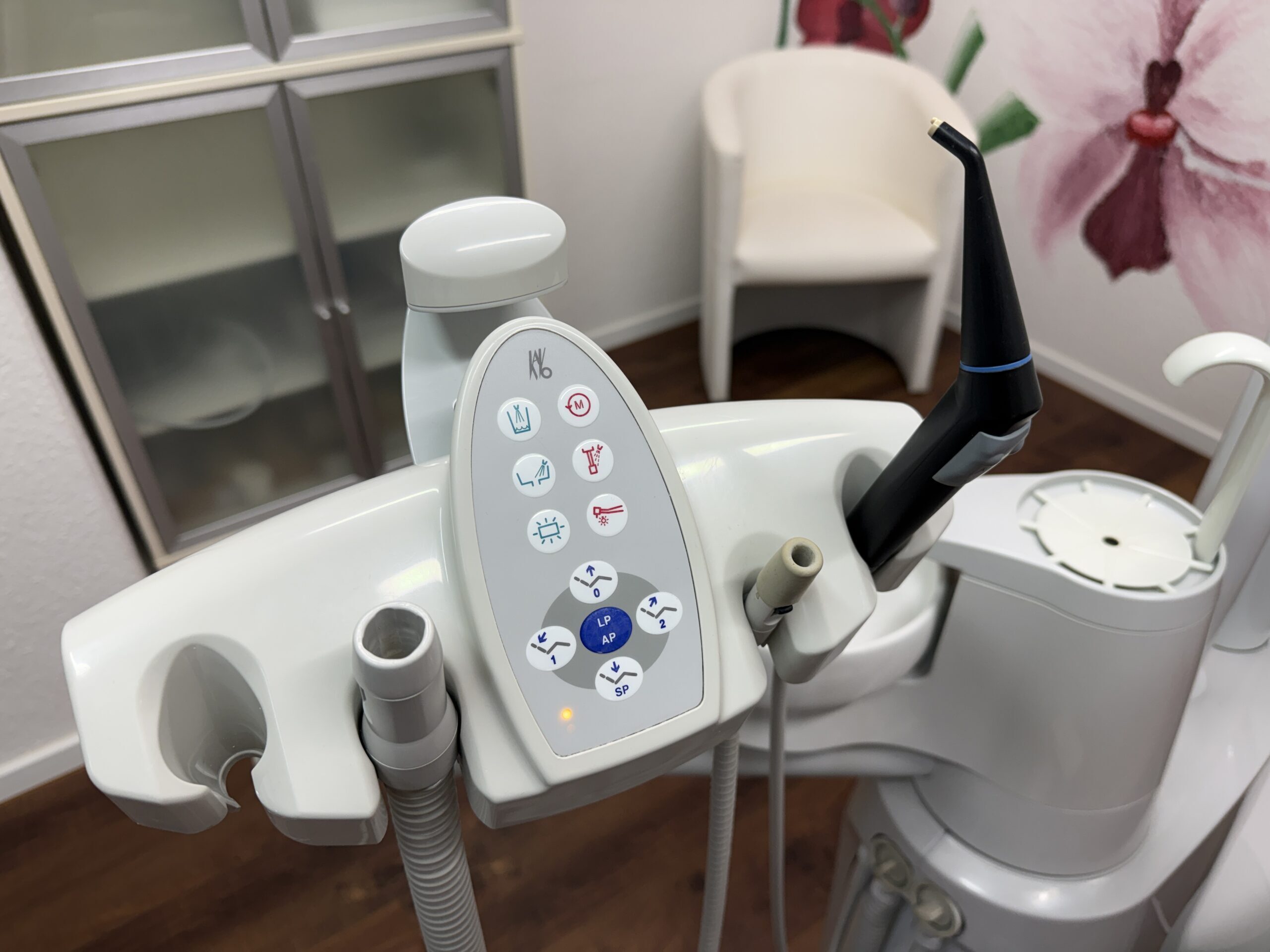 KaVo Primus 1058 TM Behandlungseinheit Zahnarztstuhl + 2 Arbeitsstühle | 388858