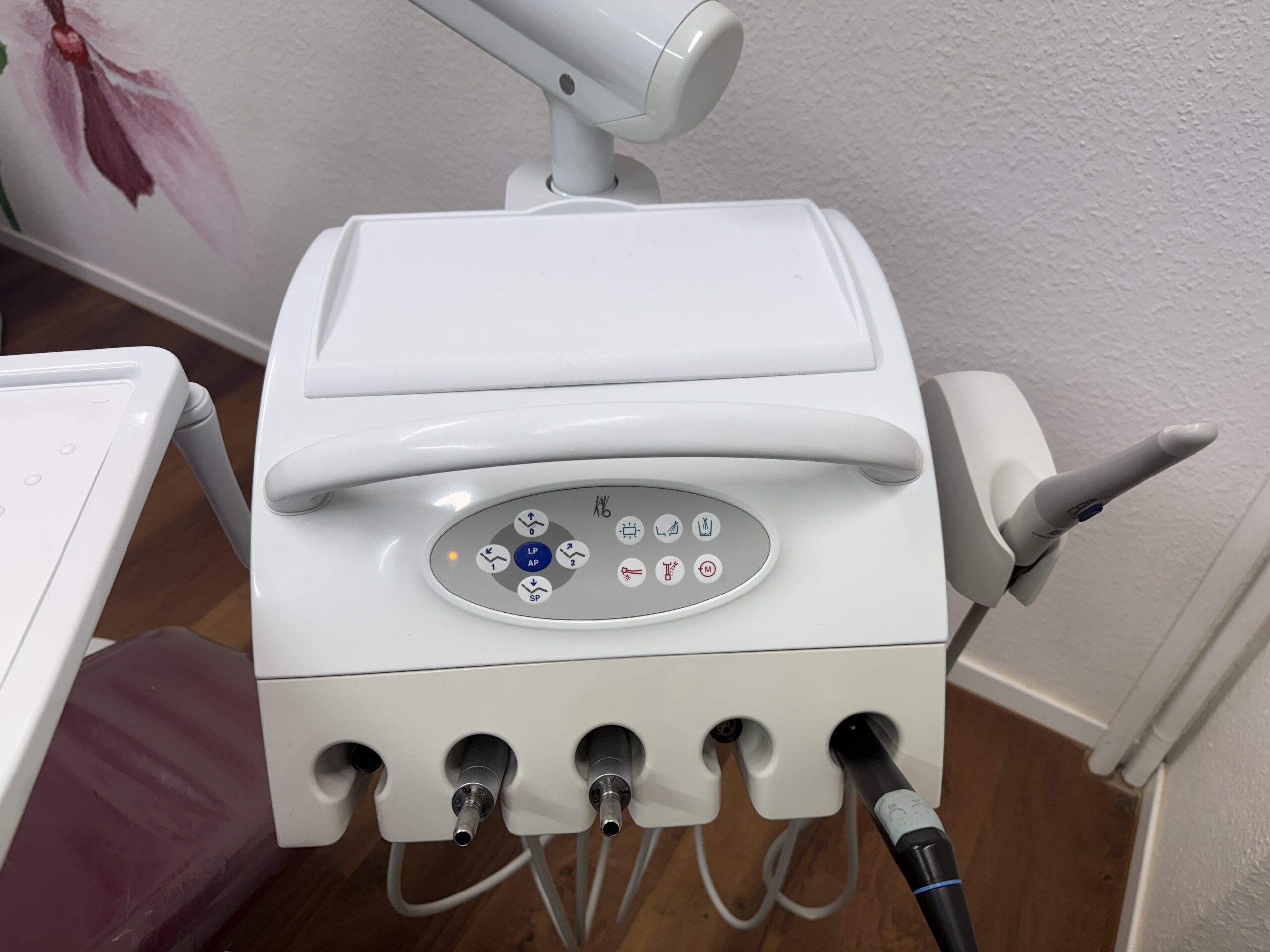 KaVo Primus 1058 TM Behandlungseinheit Zahnarztstuhl + 2 Arbeitsstühle | 388856