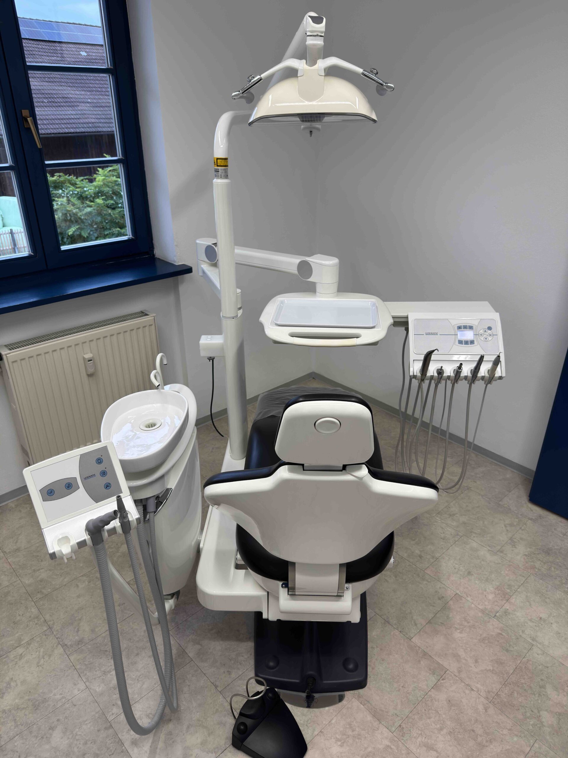 2 Stück Ultradent Behandlungseinheit G101/UP2020 aus 2013 und 2016 Trockenabsaugung schwarz | 389059
