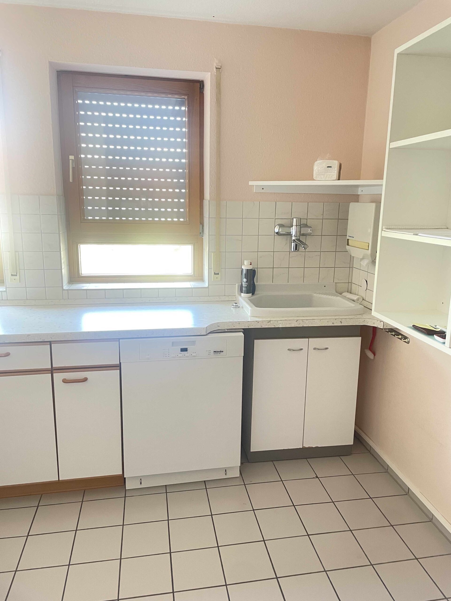 2 Wohnungen / Zahnarztpraxis Betriebsbereit auf 140 m² Implantologie | 388205